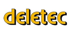 La palabra "deletec" en fuente estilizada y en negrita con contorno negro y relleno amarillo, proyectando una ligera sombra gris sobre un fondo del color de la casa.